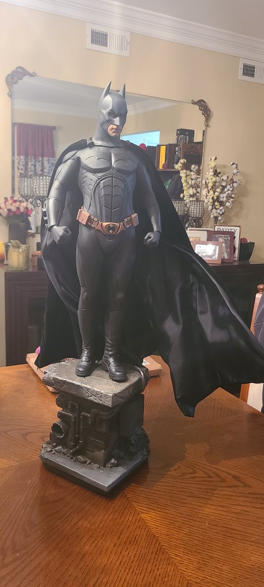 KMB_1186's tweet photo. "It's not who I am underneath, but what I do that defines me"

@collectsideshow with the beautiful 1/4 scale statue
#BatmanBegins
#TheDarkKnightTrilogy
#TheNolanverse
#BatBale https://t.co/I6JjckKKyt