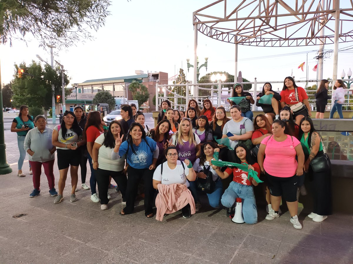 JuventudTTT's tweet photo. 💚EN LAS CALLE LO CONQUISTAMOS|EN LAS CALLE LO DEFENDEMOS💚

A 4 años de la ley 27.610 decimos NI UN PASO ATRÁS✊️.
Antes intentos de retroceso en derechos adquiridos, seguimos luchando por la justicia social.

LA MAREA VERDE NO RETROCEDE✊️ https://t.co/3UdDBLcvcs