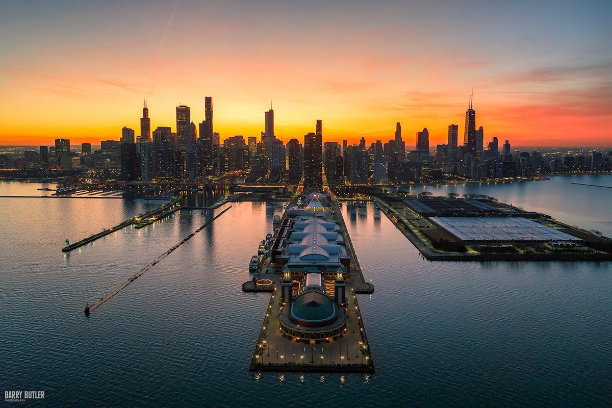 Monday's Magical Sunset. This evening in Chicago. #weather #news #ilwx #sunset #chicago