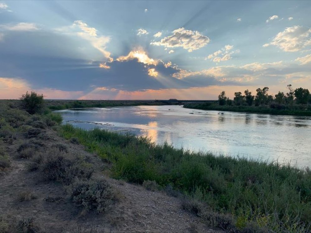 GBADS3's tweet photo. A photo that looks like a painting.

From the Green River in southwest Wyoming in 2021 https://t.co/vbNbULPf42