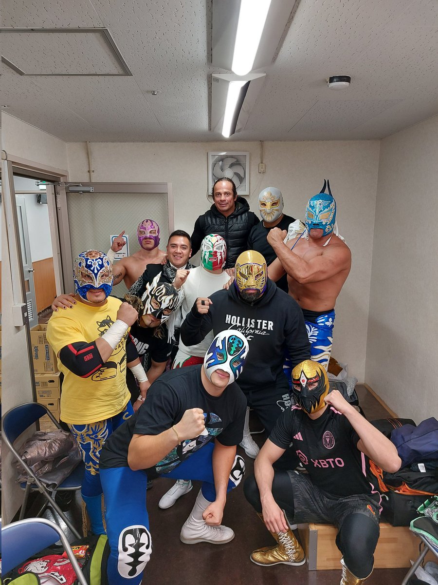 🎭️🌵Gracias　amigos🇲🇽🌮 　　　Zapatos Rojos👠 　#njcmll @CMLL_OFICIAL