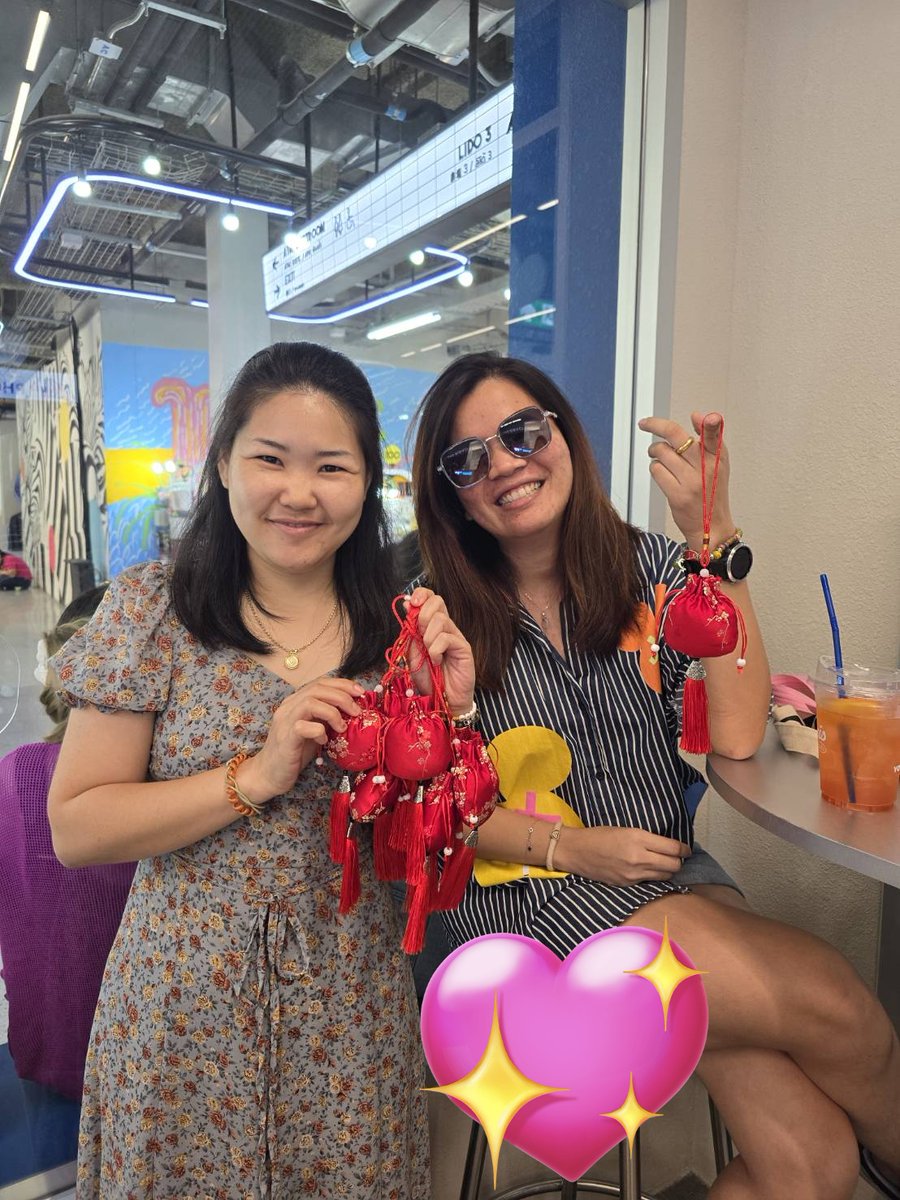 bella_mirabell's tweet photo. ขอบคุณทุกคนที่ชอบ #lucybag นะคะ ตั้งใจทำกันหลายเดือนก่อนหน้า แล้วอยากให้ช่วงตรุษจีน... เฮงๆปังๆ ทุกคนน้า.. #nontfam @MooMuang @mookwc1 เรา 2 คน เป็นกำลังใจให้ทุกๆคน มีความสุข สุขภาพแข็งแรง บัตรกีฬาสีและแฟนเดย์ขอให้หมดมือทุกคนเลยยยย🥰😘
#moomuangreview
#bellmooktopay
#18Feb2024 https://t.co/n5TJvaVrRd