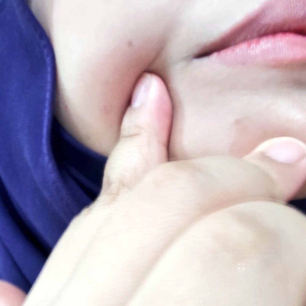 Njwaazmn's tweet photo. I suka pakai Skintific Mugwort Clay Mask ni dkt area yg ada acne. Sekejap je dah kecut ๐ฅณ tak payah roll satu muka pun kalau problem acne you sikit sikit je mcm i
#tipsjimat https://t.co/vB0gpIQFDr