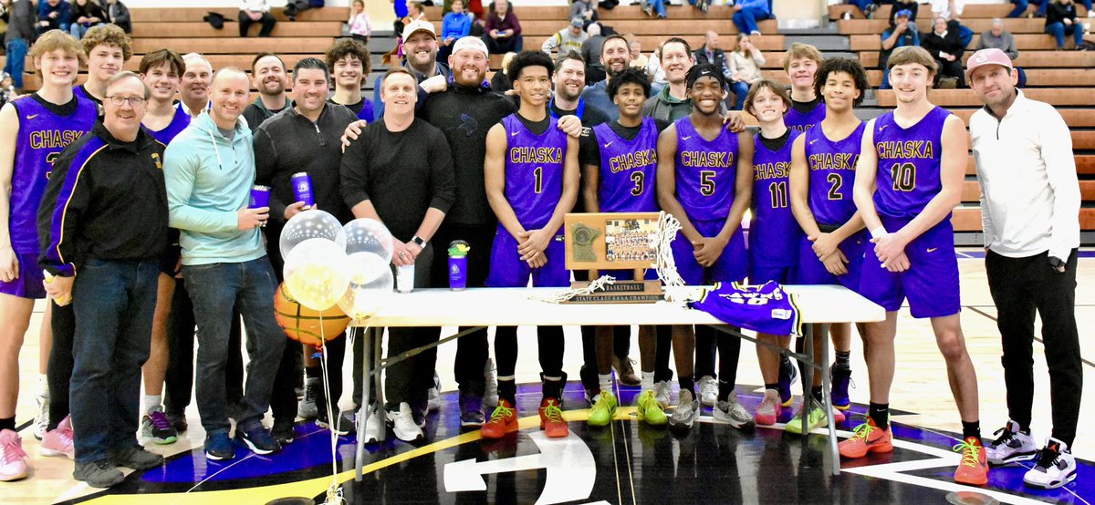 CHSboyshoops's tweet photo. Great time celebrating the 20 year anniversary of the 2004 state champs this past Friday! Thanks for coming out! #SoarHawks https://t.co/z79Q04jqiE