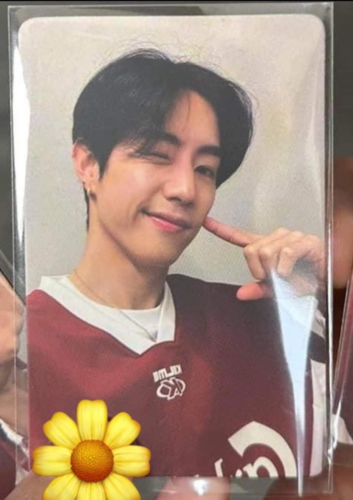 highviolet0106's tweet photo. PRT ‼���SCAMMER ALERT‼️

@markkktuannn_ 
@markkktuannn_ 
@markkktuannn_ 

Seller posted the 1st pic on X to sell and offered the other 2 cards (2-3 pics). Already transfered the money on 30 Jan, but didn’t send the cards. Using excuses saying it was not their card but their friends. (cont)