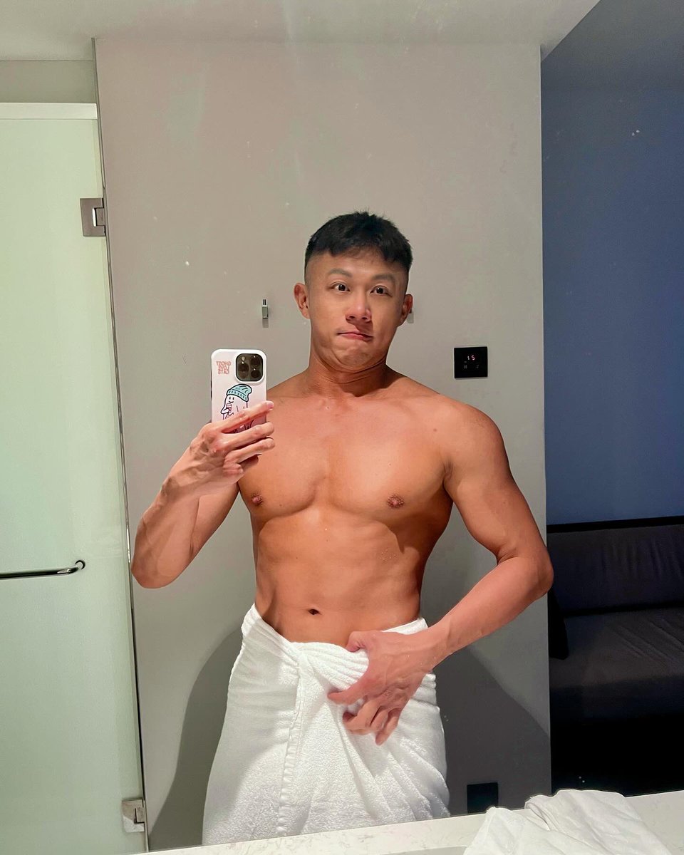 AAron tweet media