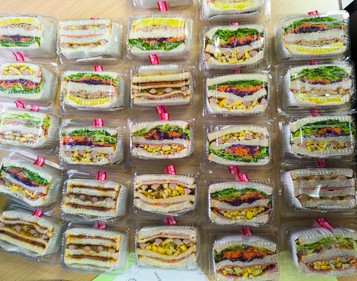 iamskyaddict's tweet photo. หิวก็ทักมาค่ะ  #แซนวิชโฮมเมด พร้อมขาย 🥪 กล่องละ 25 บาท 🥪 ค่ะ
มี ฮอทดอก ทูน่าปูอัด พริกเผา และ โบโลน่า 
อร่อย สะอาด สดใหม่ เหมียนเดิม🥰   
ขออภัยไม่ได้เดินส่งนะจ๊ะ😘 
🥪#แซนวิชแห่งSuranarian 🫶   
 #ความไวเป็นเรื่องของปีศาจ 🙏
#srnfact  #ตลาดนัดsrn 💕 https://t.co/pxELFopqC7
