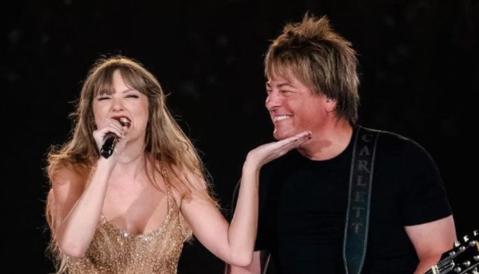 Omran_Swiftie's tweet photo. The Fact that Paul Sidoti is one of the best guys of Taylor’s  crew 
He started with her as a  little princess and grew up with her as a queen 
I love this duo sooo much 🖤
See you this weekend in #SydneyTSTheErasTour https://t.co/7qxjoM9076