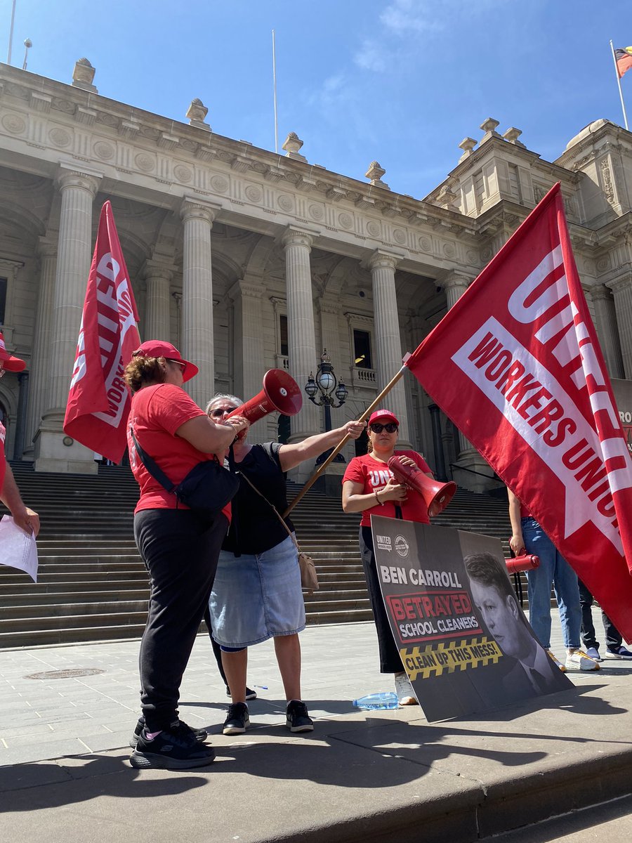 Solidarity with @UnitedWorkersOz school cleaners fighting for direct employment! ✊