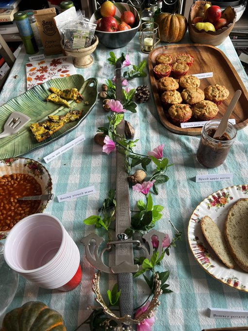 I threw a LOTR party yesterday. https://t.co/WHXu6zuAoj