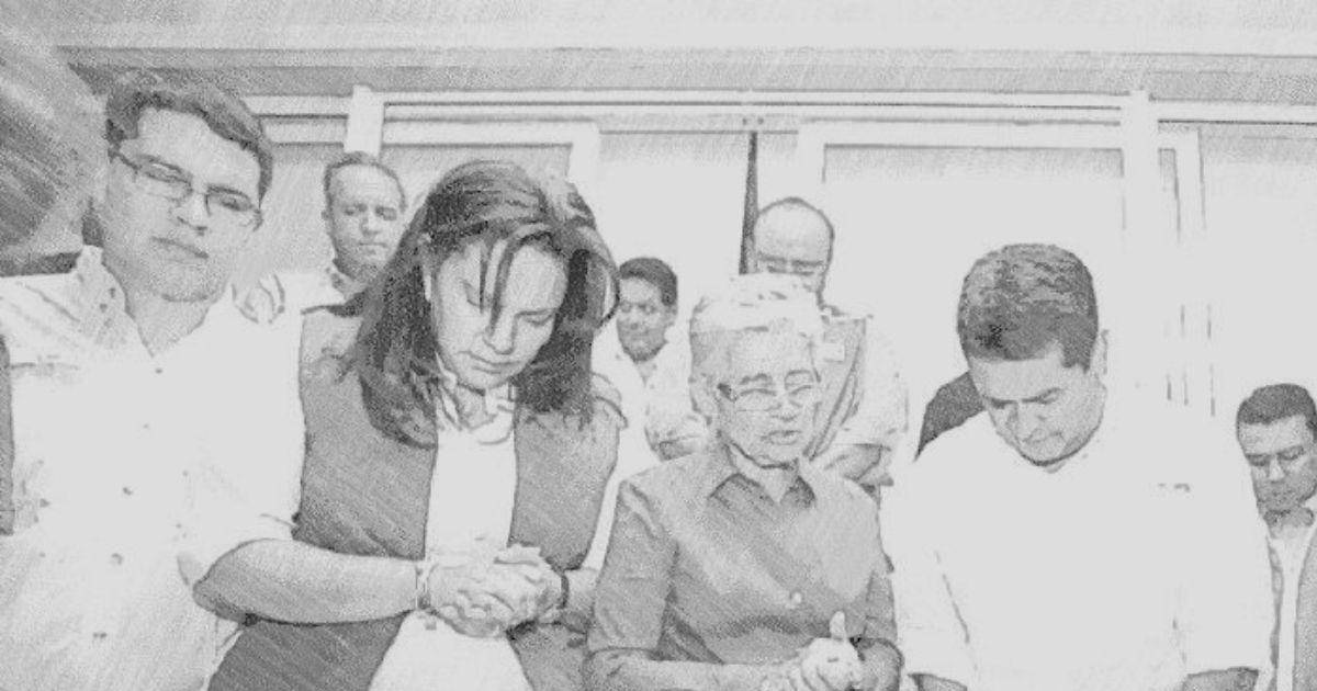 leandroalva1's tweet photo. 🔴Actualidad Nacional
Actualización sobre el juicio contra JOH

El juicio contra JOH, dará inicio este martes 20 de febrero a las 9:30 AM, hora de EEUU. Por otro lado, la familia Hernández convoca a una jornada de oración que dará inicio el martes a las 3:00 AM.
@Mario_Cerna https://t.co/B2fGSFqYWb