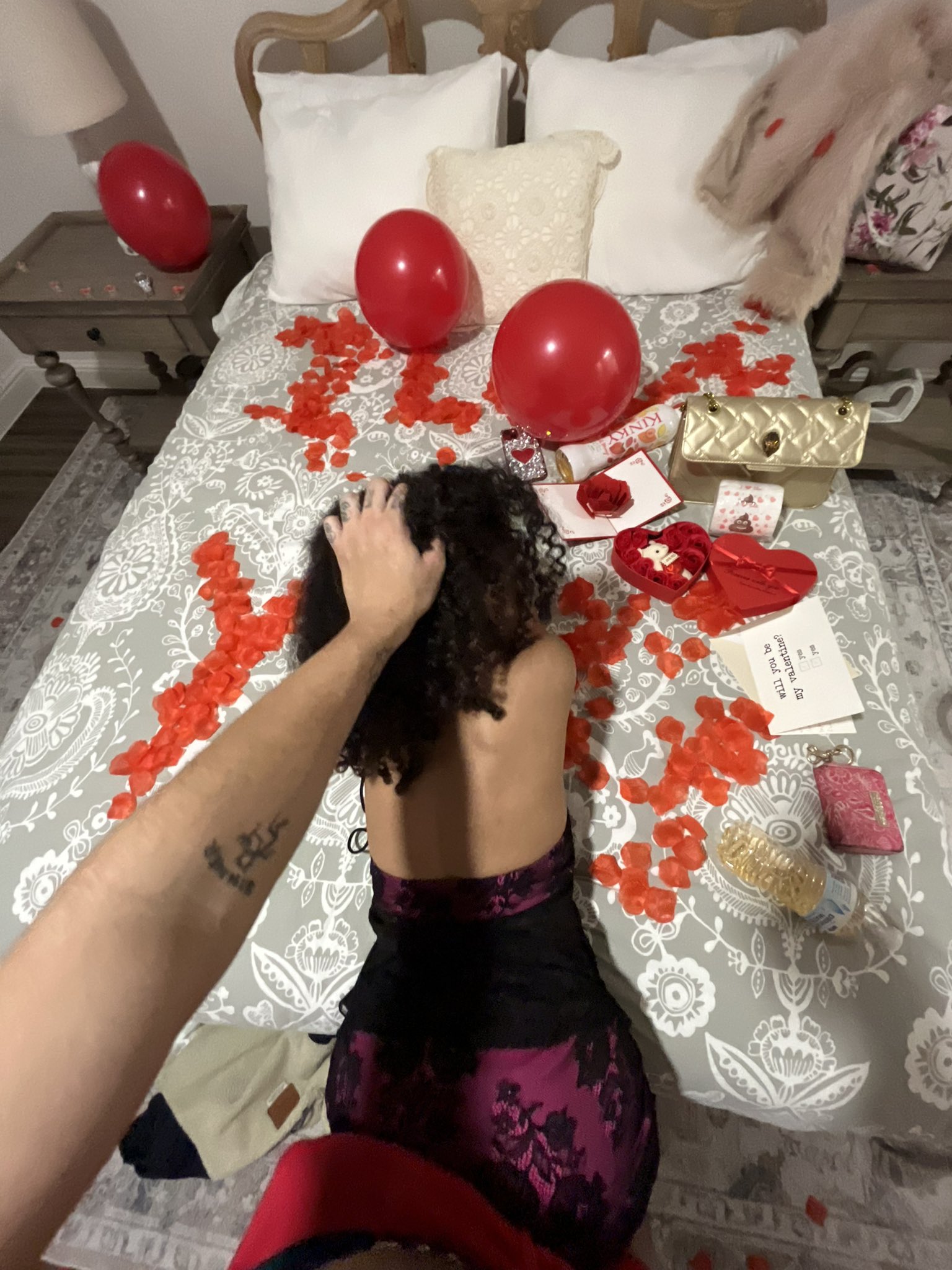 3 pic. Valentines picture and the photographer @koabuddhaxxx ❤️😍 https://t.co/xVTm1DX7YX