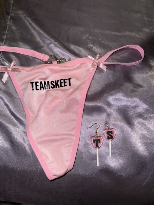 Ily @TeamSkeet https://t.co/3FqrlK5b9Y<a class="tags" href="/tag/teamskeet">@teamskeet</a>