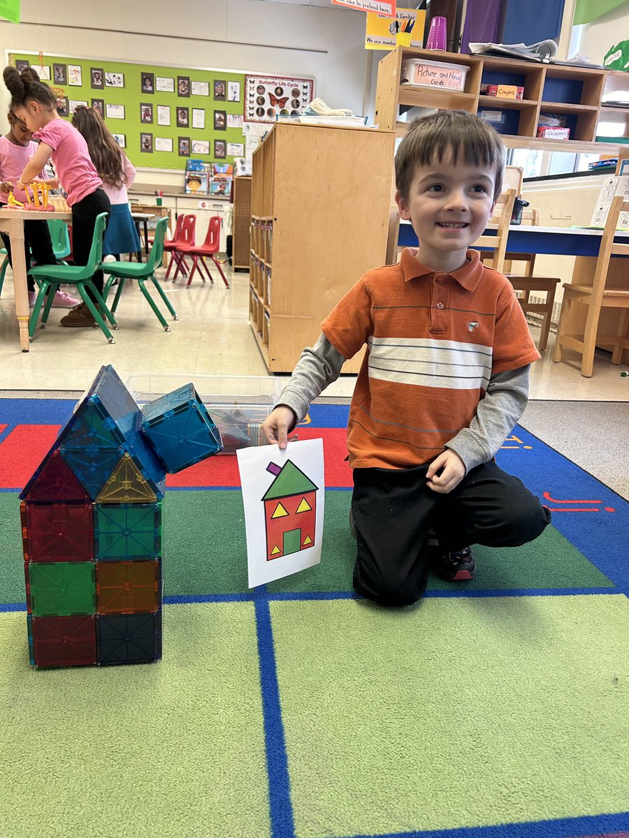 This Burrowes Bobcat is goin’ places! He used the picture as a “blue print” to create the same structure in 3D by using magnatiles! ❤️🐾🖤 <a href="/SDoLPreK/">SDoLPreK</a>