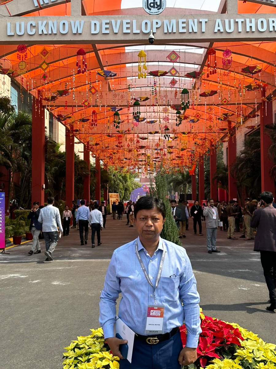 AnandShekhar08's tweet photo. उत्तर प्रदेश मे निवेश व निर्यात को बढ़ावा देने हेतु प्रधानमंत्री जी के कर कमलों से आज ग्राउंड ब्रेकिंग सेरेमनी 4.0का शुभारम्भ किया ��या।
@narendramodi 
@myogiadityanath 
#GroundBreakingCeremony https://t.co/6plhcZzckk