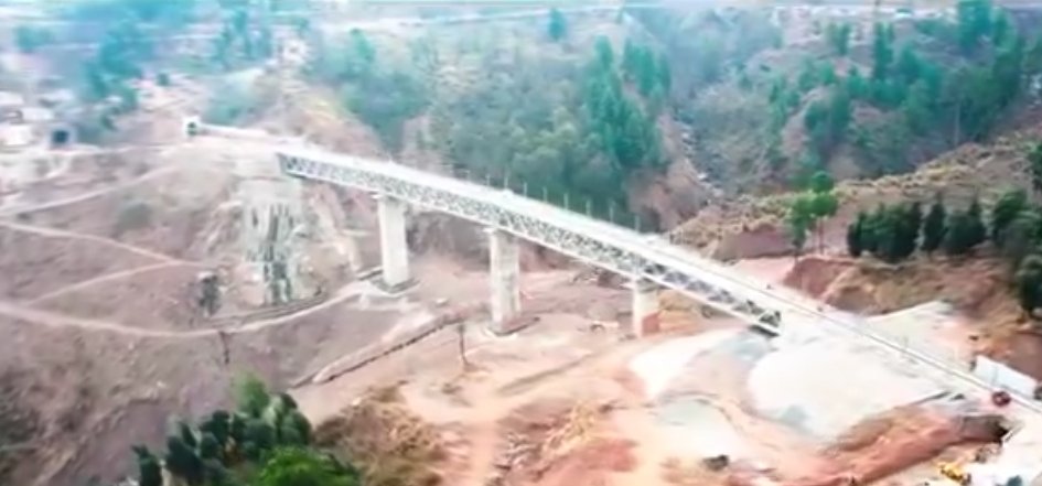 kamranajaz9's tweet photo. Hon’ble PM Shri @narendramodi Ji unveils the new Banihal-Sangaldan rail line, a game-changer for tourism and local economy in Jammu and Kashmir. All-weather connectivity and reliable transportation in the region!
#PMInJammu
#MajorBoost @PMOIndia
@OfficeOfLGJandK https://t.co/yhp3VhSQ4X