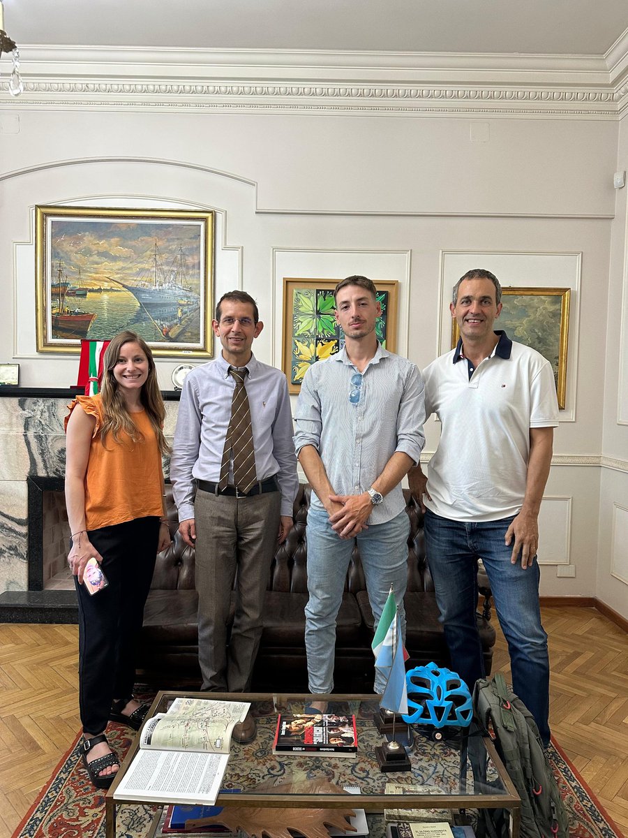 Hoy estuvimos reunidos en  <a href="/ItalyinBBlanca/">Consolato Generale d'Italia a Bahia Blanca</a>  con @NicolaBazzani <a href="/LucianoCrociati/">Luciano Crociati ♛</a>  <a href="/comites/">Manfred Wurz</a> <a href="/kari_sanchez88/">karina sanchez</a>  para comenzar a trabajar en otra actividad para promover valores italianos y visualizar hermosos patrimonios de <a href="/MunicipioBahia/">Municipio Bahía Blanca</a>