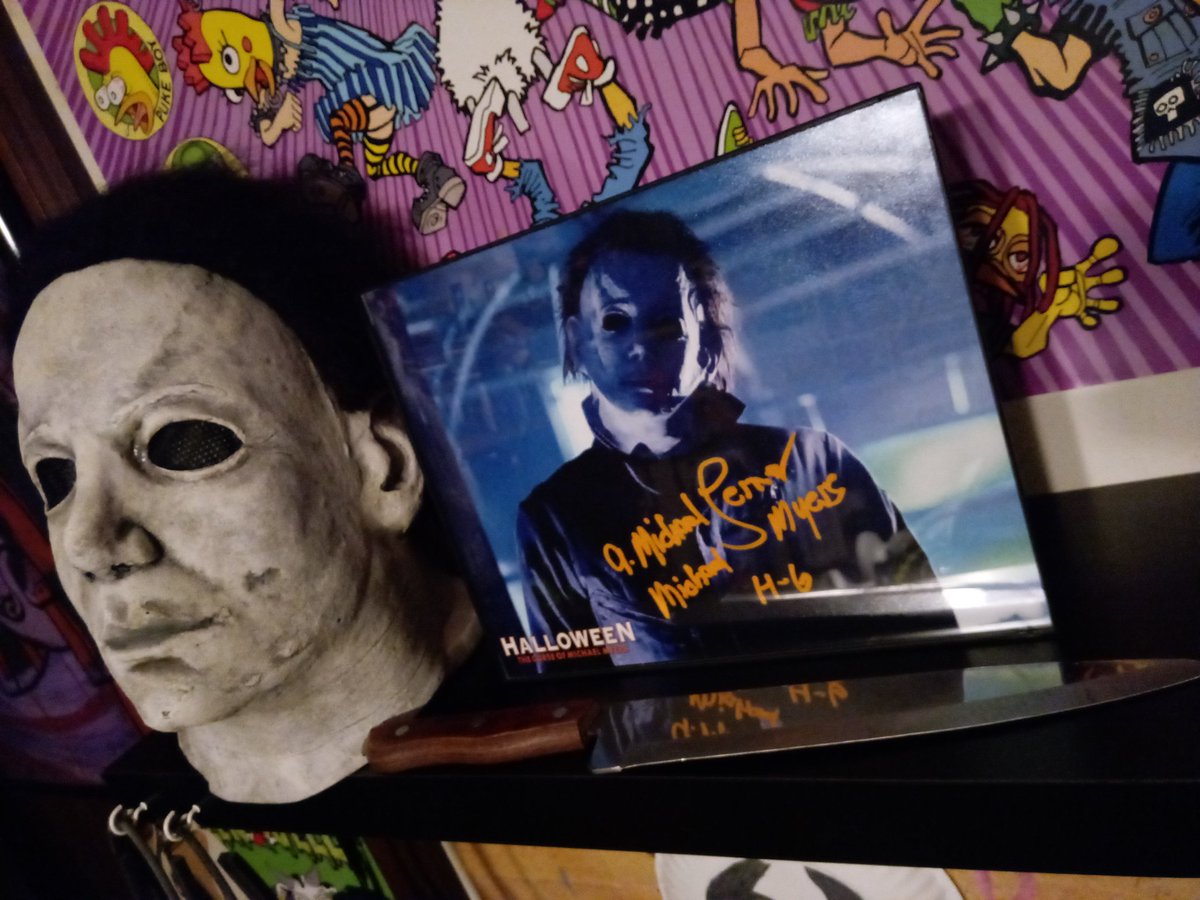 H5Tookie's tweet photo. || Rare out of character moment, but an occasion worth mentioning.

This past weekend at Mad Monster Party in Concord, NC. Getting to meet my favorite Michael Myers from my favorite #HalloweeN movie, The Curse.

A. Michael Lerner.

He loved my Thorn tattoo as well.
🤘🎃🤘 https://t.co/FWLYGZMv1V