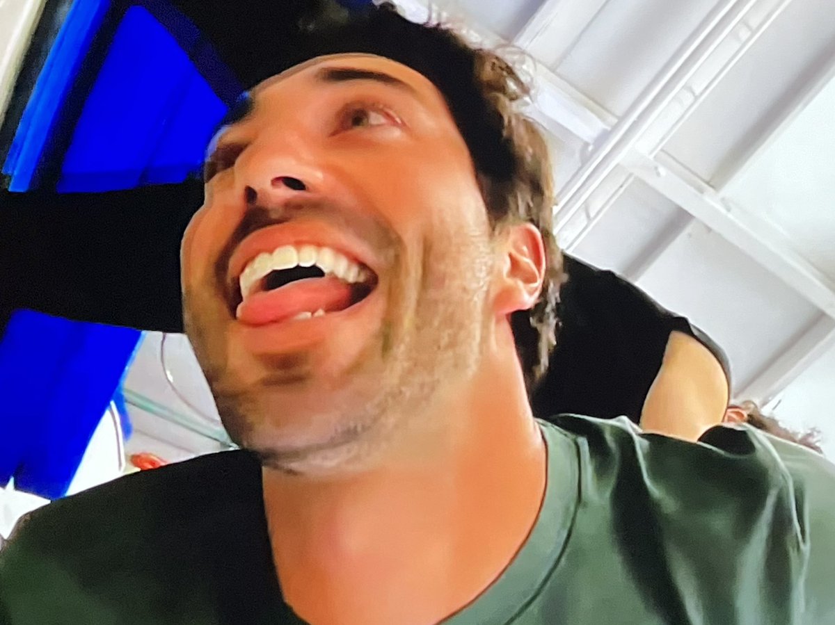 Game of Roses tweet media