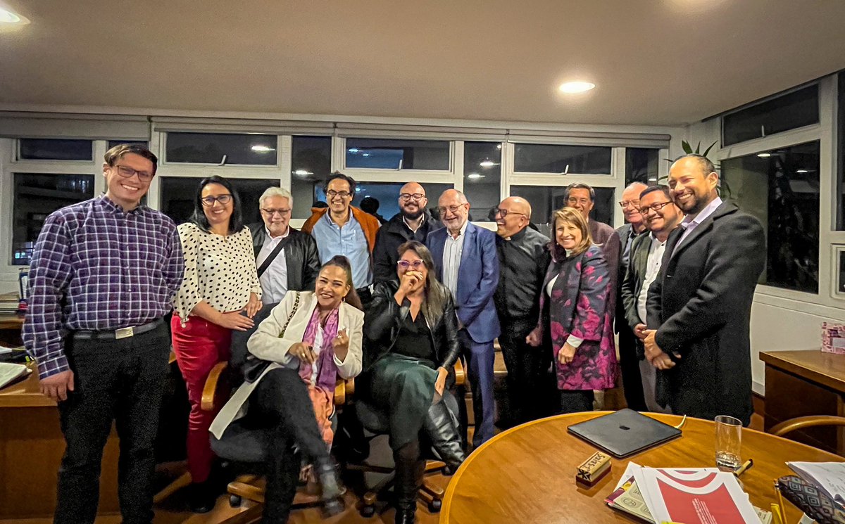 SoledadTamayoT's tweet photo. Nos reunimos con los Viceministros de Educación Media y Superior, rectores de las Escuelas Normales Superiores de diversas regiones del país para discutir nuestro proyecto de ley que busca reconocer a las Escuelas Normales Superiores como Instituciones de Educación Superior🇨🇴 https://t.co/y6jxlIqTdA