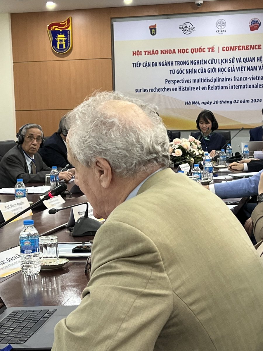 PascalGriset's tweet photo. Pierre Journoud @univpaulvalery ouvre le colloque avec les officiels vietnamiens 

La Keynote est présentée par           Robert Frank ancien directeur @UmrSirice https://t.co/afGPfWVFyP