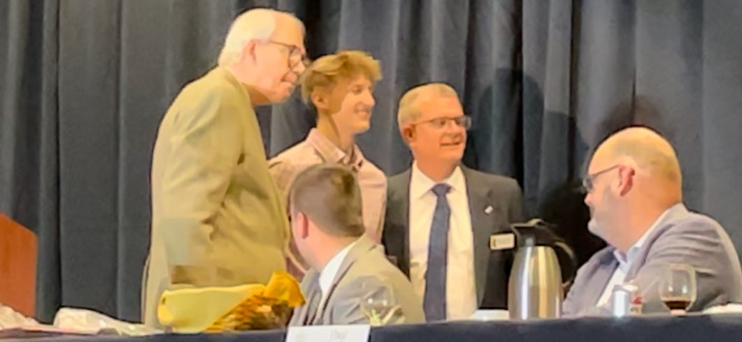 CPBulldogHoops's tweet photo. Congratulations to Crown Point senior Elliot Swan for winning the 2024 Calumet Region Sportsmanship Committee Leadership Award. Elliot is the third CP player to win the award joining John Sakaleros (2016) and Jake Oostman (2021). #Attitude https://t.co/3rTJkEj8ea