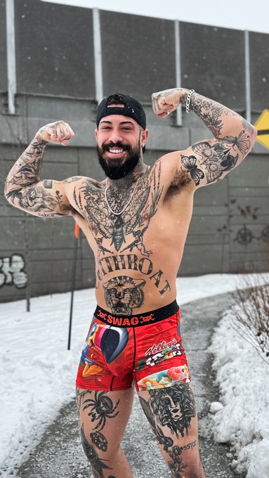 double bicep outside just for you. https://t.co/cxek2q3kDB