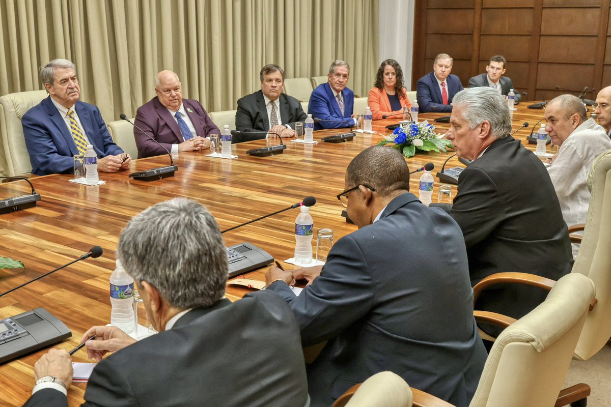 Me reuní con la delegación de la Asociación Nacional de Departamentos de Agricultura de Estados Unidos (NASDA) que visita #Cuba. 🧵