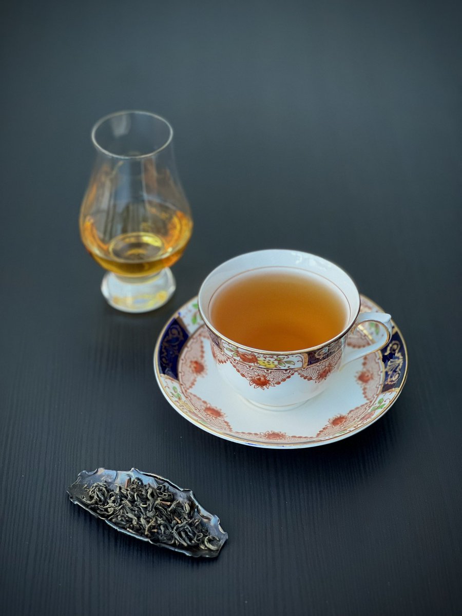MatsukazeTea's tweet photo. What a pair! Try this fascinating smoked Japanese black tea from Shizuoka with your favourite whiskey - chaser or mix - hot or cold brewed. Some things just work so well together! 🥃✨🫖

#wakoucha #tea #燻製紅茶#blacktea #smokedtea #whiskey #japanesewhiskey #日本茶 https://t.co/SZ2g8ks9l7