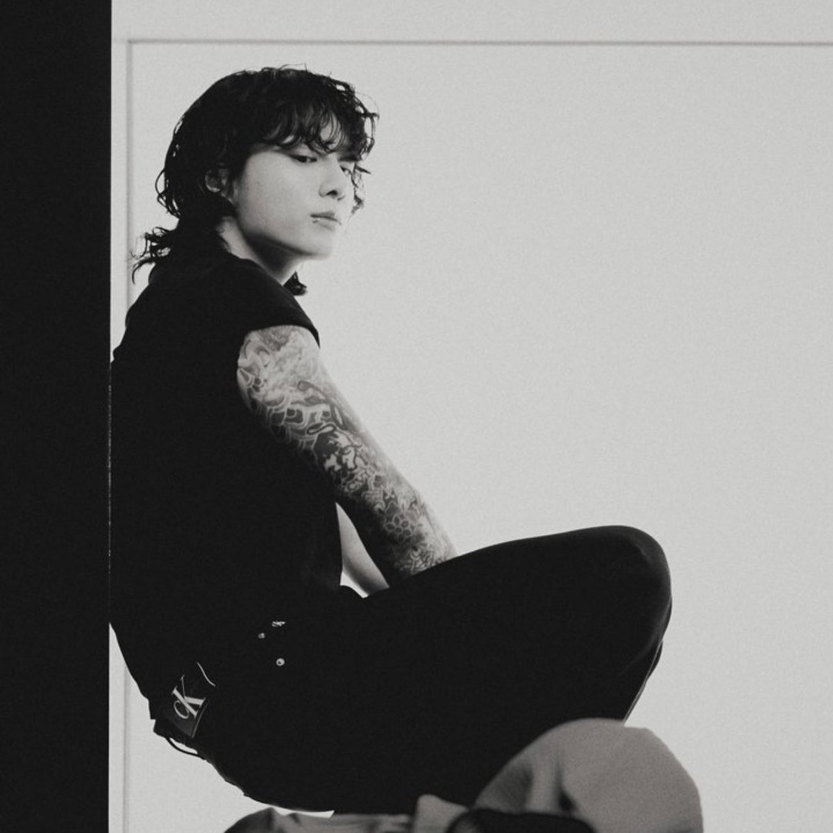 MyCalvinRP's tweet image. © #CalvinKleinRP › 𝗙𝗮𝘀𝗵𝗶𝗼𝗻 › #ArchiveLogoTeeRP

Another view. On set with 𝗔𝗸𝗿𝗮𝗺 𝗝𝗮̈𝗴𝗴𝗲𝗿 (@iridiscendia ). Wish you were there?