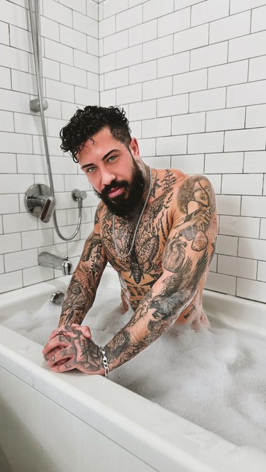 Would you want to share a bath with me? https://t.co/mhNpTaBvem