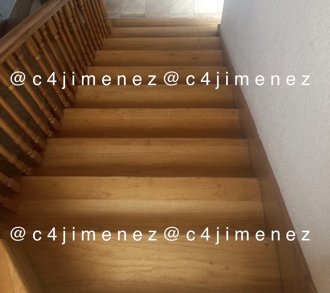 c4jimenez's tweet photo. Aunque el ex secretario Carlos Urzua sufrió una caída por estas escaleras, y un golpe en la cabeza, la @FiscaliaCDMX informó q no investigará las causas del fallecimiento.
“Su médico tratante certificó muerte natural por lo que no se inició carpeta de investigación al respecto”. https://t.co/xvyw3KuHd9