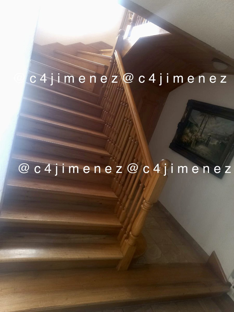 c4jimenez's tweet photo. Aunque el ex secretario Carlos Urzua sufrió una caída por estas escaleras, y un golpe en la cabeza, la @FiscaliaCDMX informó q no investigará las causas del fallecimiento.
“Su médico tratante certificó muerte natural por lo que no se inició carpeta de investigación al respecto”. https://t.co/xvyw3KuHd9