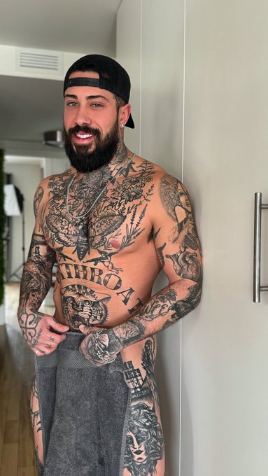Should i move the towel? https://t.co/hO4PjdLEUP