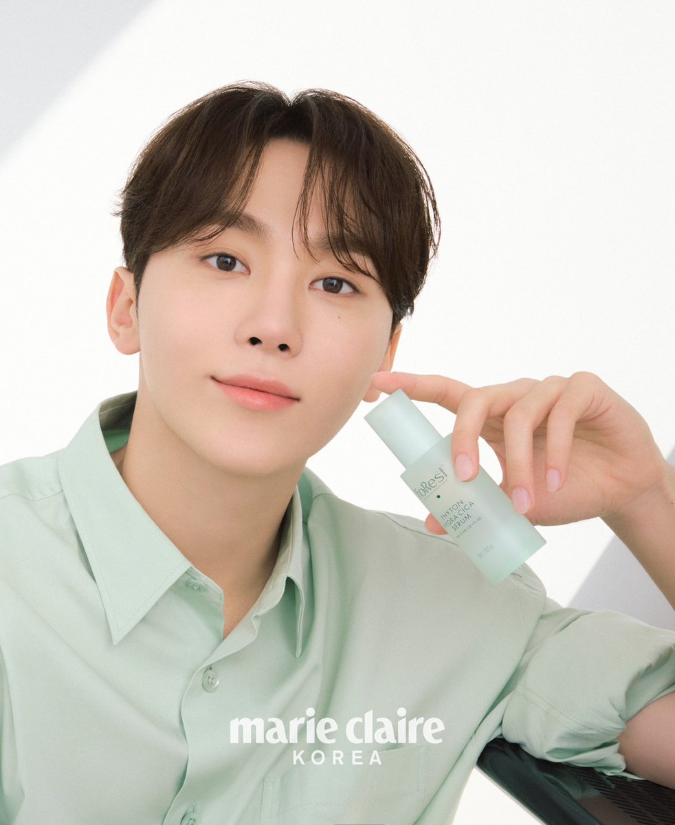 marieclairekr's tweet photo. #제작협찬 긴 투어 여정을 마치고 돌아온 #세븐틴 #승관 과 ‘슬로우에이징’ 스킨케어 브랜드 #포레스트 의 여유로운 만남💚 기분 좋은 화보 컷을 살짝 공개합니다. 맑고 깨끗한 승관의 모습은 #마리끌레르 3월호에서 만날 수 있습니다:) @pledis_17 https://t.co/E6pWPM7yUe