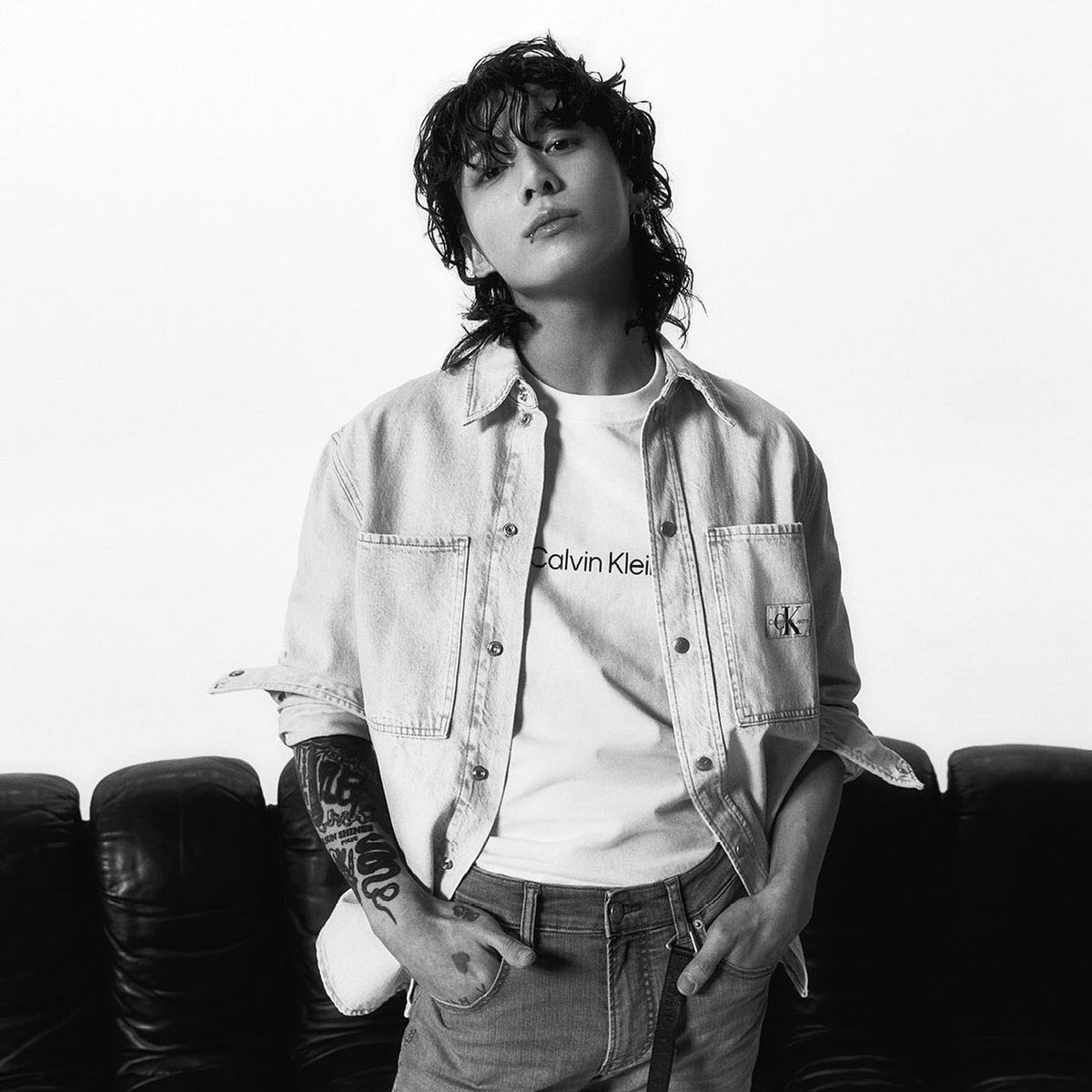 PopFashionRP's tweet image. © 𝗣𝗼𝗽 𝗙𝗮𝘀𝗵𝗶𝗼𝗻 (#PopFashionRP)
Brands › #CalvinKleinRP › 𝗙𝗮𝘀𝗵𝗶𝗼𝗻!

News! 🗞️ ･ Read the 𝖺͟𝗋͟𝗍͟𝗂͟𝖼͟𝗅͟𝖾: 𝗔𝗸𝗿𝗮𝗺 𝗝𝗮̈𝗴𝗴𝗲𝗿  (@iridiscendia ) the new ambassador of #CalvinKleinRP #IconicDenimRP