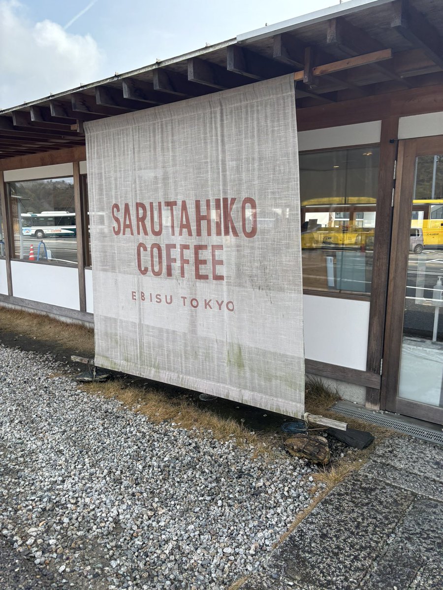 JunMoriiino's tweet image. 朝メシ？ブランチ？探しに
横丁的に食べ歩き出来るのが楽しい
エビがパリパリで美味しかった！！
#猿田彦珈琲　#baraque #新兵衛屋