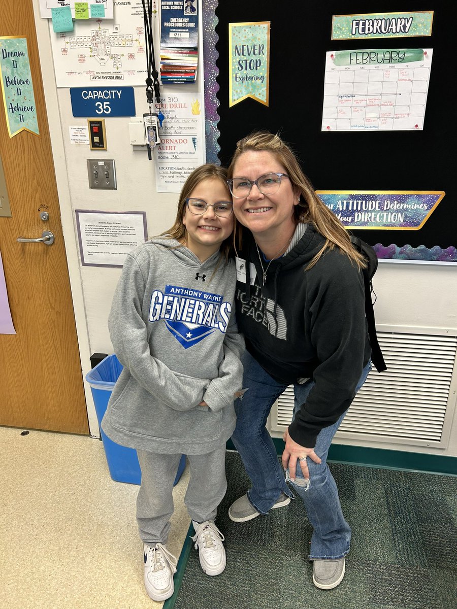 MrsBoyleAWLS's tweet image. Last week we needed our Mystery Readers series with Mrs. Cline, Evelyn’s Mom! Thanks for reading us such a cute book! 
#pigthepug
#righttoreadweek