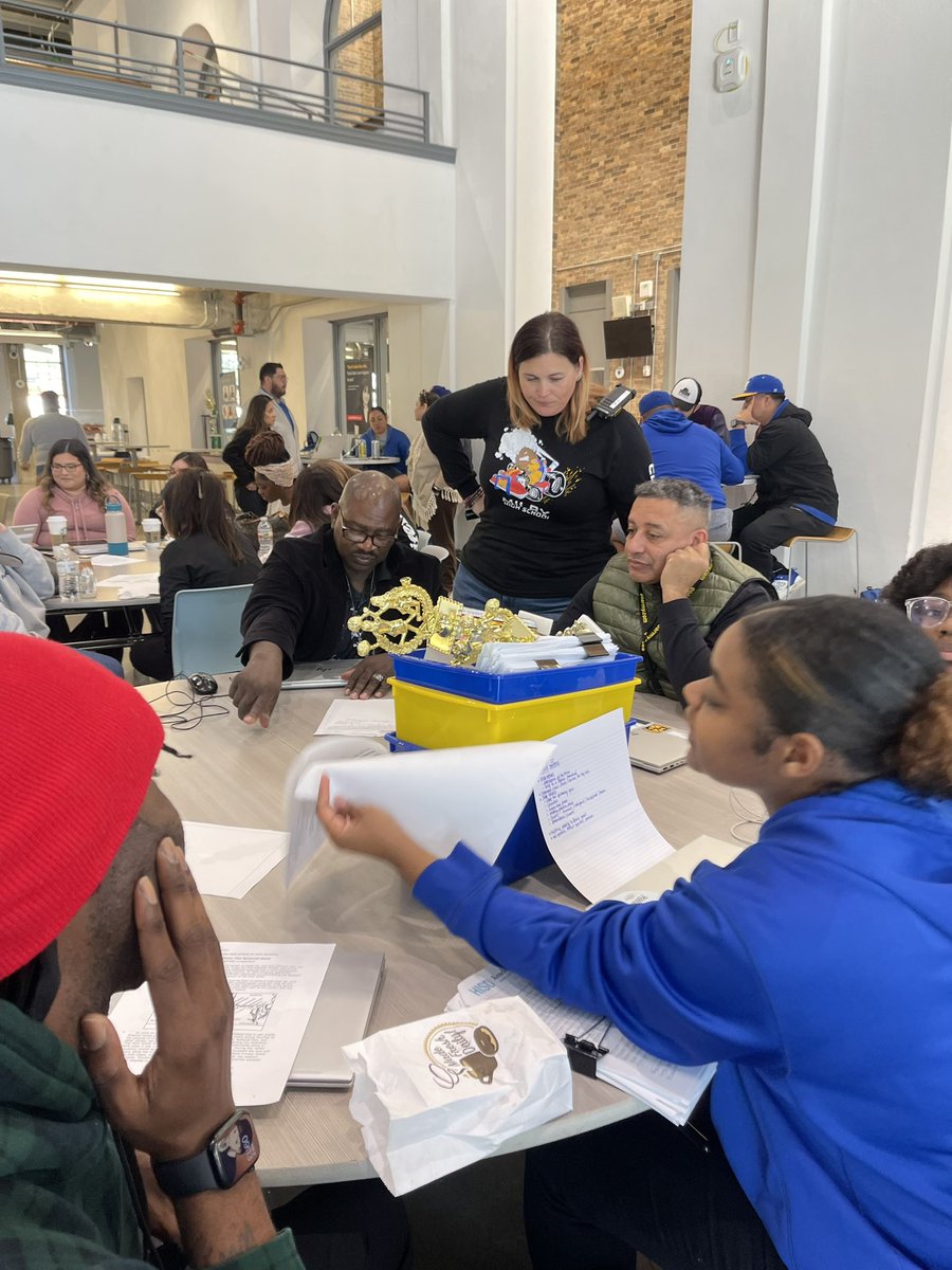 techlikeaboss's tweet image. Today we had our teachers dig into the STAAR ECR using our own students essays and the rubric. #buffsunite #studentcentered