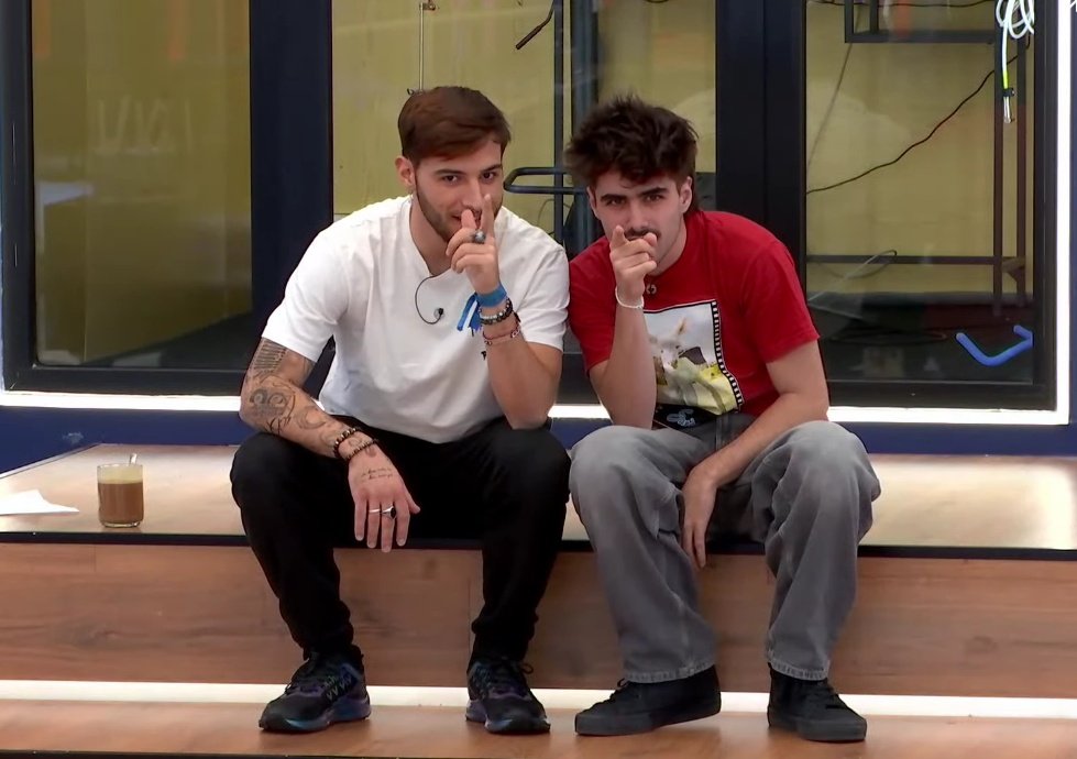 Mirando el vaso medio lleno: WACHIPORNIS VAN A ANDAR JUNTOS ESTA SEMANA. 💚💙💛
#OTDirecto19F #OTGalaFinal