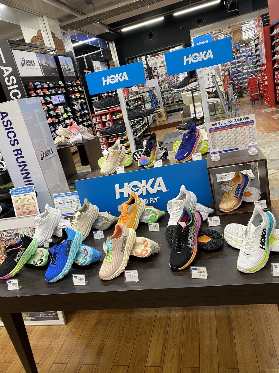 XEBIO_Co_Ltd's tweet photo. ランニングシューズ!
#HOKA ー #ホカ ーで走りだそう🌈
浮力が、走りを楽にする。
#CLIFTON9(#クリフトンナイン)
柔らかさと軽さが両立するクッション、浮き上がるような乗り心地を実現
#ROCKETX2(#ロケットエックス)
爽やかなカラーリングが駆け抜ける足元を彩ります✨
https://t.co/yE39hLoiGt https://t.co/6M7jv8xYhd
