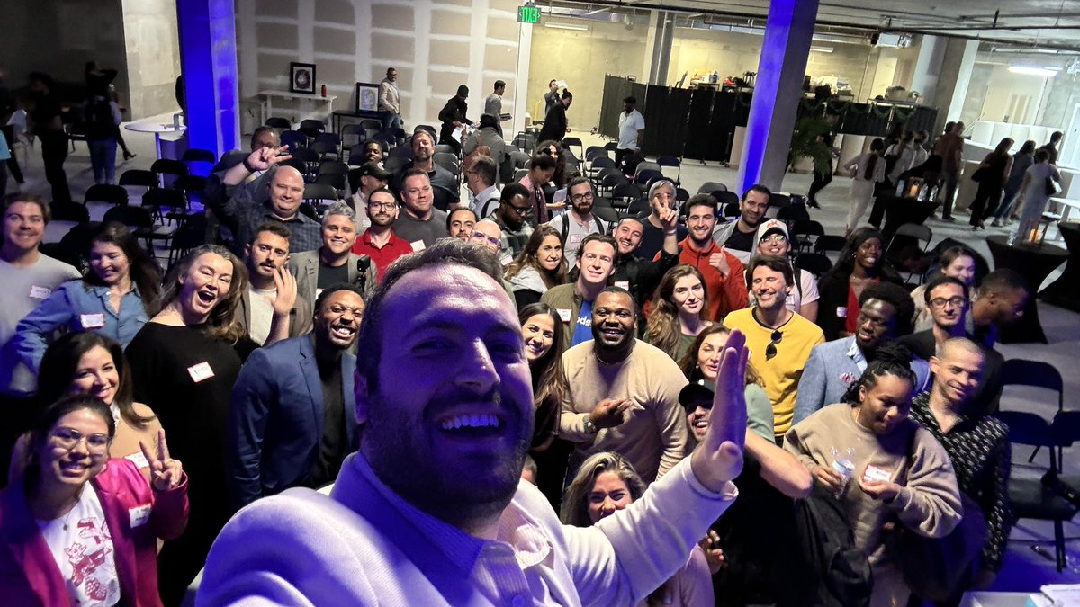 burhansebin's tweet image. Look at this room full of builders from diverse backgrounds, from different stages but with the same goal : BUILD IN MIAMI #itstimetobuild