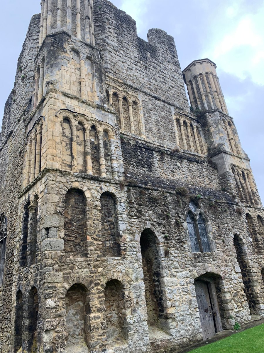 Malling Abbey built by Gundulf of Rochester who famously built @TowerOfLondon Concerts planned in 2024 include @marianconsort @FretworkViols @thesmithquartet @harwoodonline More information soon ⌛ ⏳ musicatmalling.com