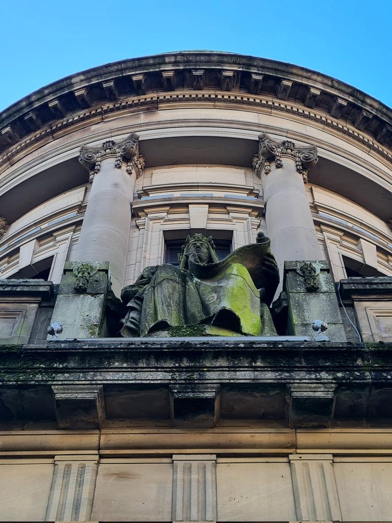 Wisdom looking out from above the entrance to the Mitchell Library on North Street in Glasgow. This statue was created by Johan Keller in 1911.

#glasgow #architecture #glasgowbuildings #mitchelllibrary #anderston #wisdom #sculpture  #publicsculpture