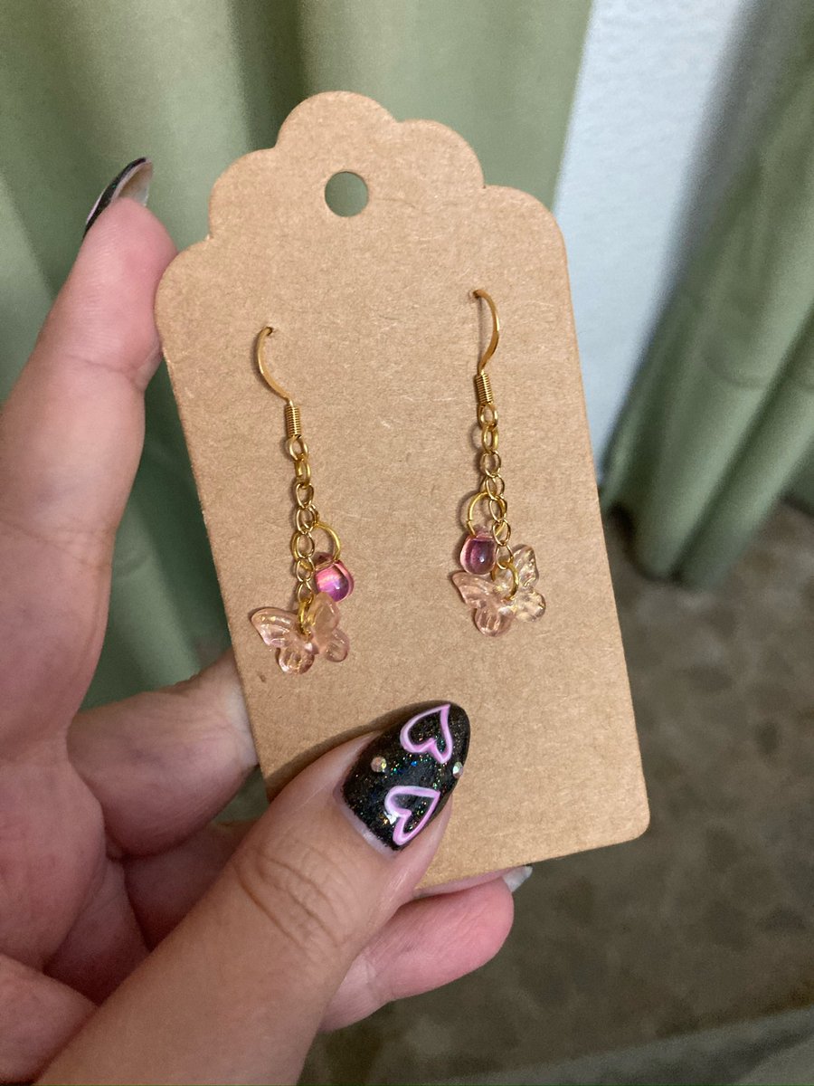DetrasdelConejo's tweet photo. Ayer me llegó la funda para el kindle más bonita y aricore del universo 🩵✨. No lo digo yo, lo dice la ciencia. Y LOS PENDIENTES OMG 🩵🩵 Muchas gracias @MoonMiraclesArt por estas bellezas https://t.co/Vwaw3CUmtj