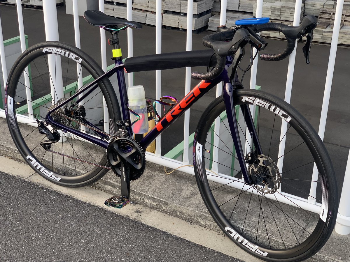 ain05051's tweet photo. 久しぶりにエモンダさんとサイクリング中〜✨🚲

カーボンホイール&amp;カーボンハンドル、楽ですね(´⊙ω⊙`)改めて振動の違い&amp;タイヤの転がり&amp;速さを実感！

#サイクリング #エモンダ 
#FFDW https://t.co/wO8IcEIild