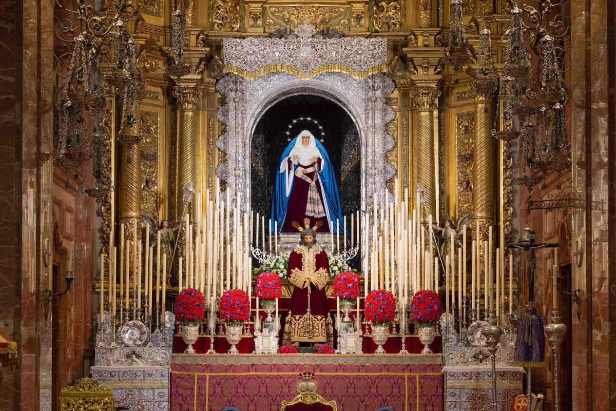 Hdad_Macarena's tweet photo. CULTOS | El Señor de la Sentencia luce para el Solemne Quinario la túnica confeccionada por Ángela Navarro en 1960 con diseño de Joaquín Castilla y potencias en oro de Emilio García Armenta (1960).

📷 Emilio Sáenz y José Antonio Criado https://t.co/tOow8IAdEN