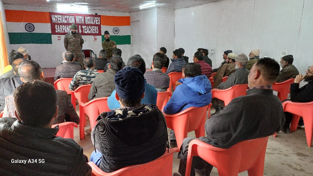 JannatLolab's tweet photo. #IndianArmy Organised Interaction with Moulvies, Sarpanches and Teachers of Ramhall Block at #Vilgam.
#Kashmir
#ProsperousKashmir
#NayaKashmir
#FutureofKashmir
#KashmirMeinTiranga
#PanchyatiRaj
#DevelopingKashmir
@adgpi
@ChinarcorpsIA
@NorthernComd_IA
@RadioChinar https://t.co/5SdWCojnqi