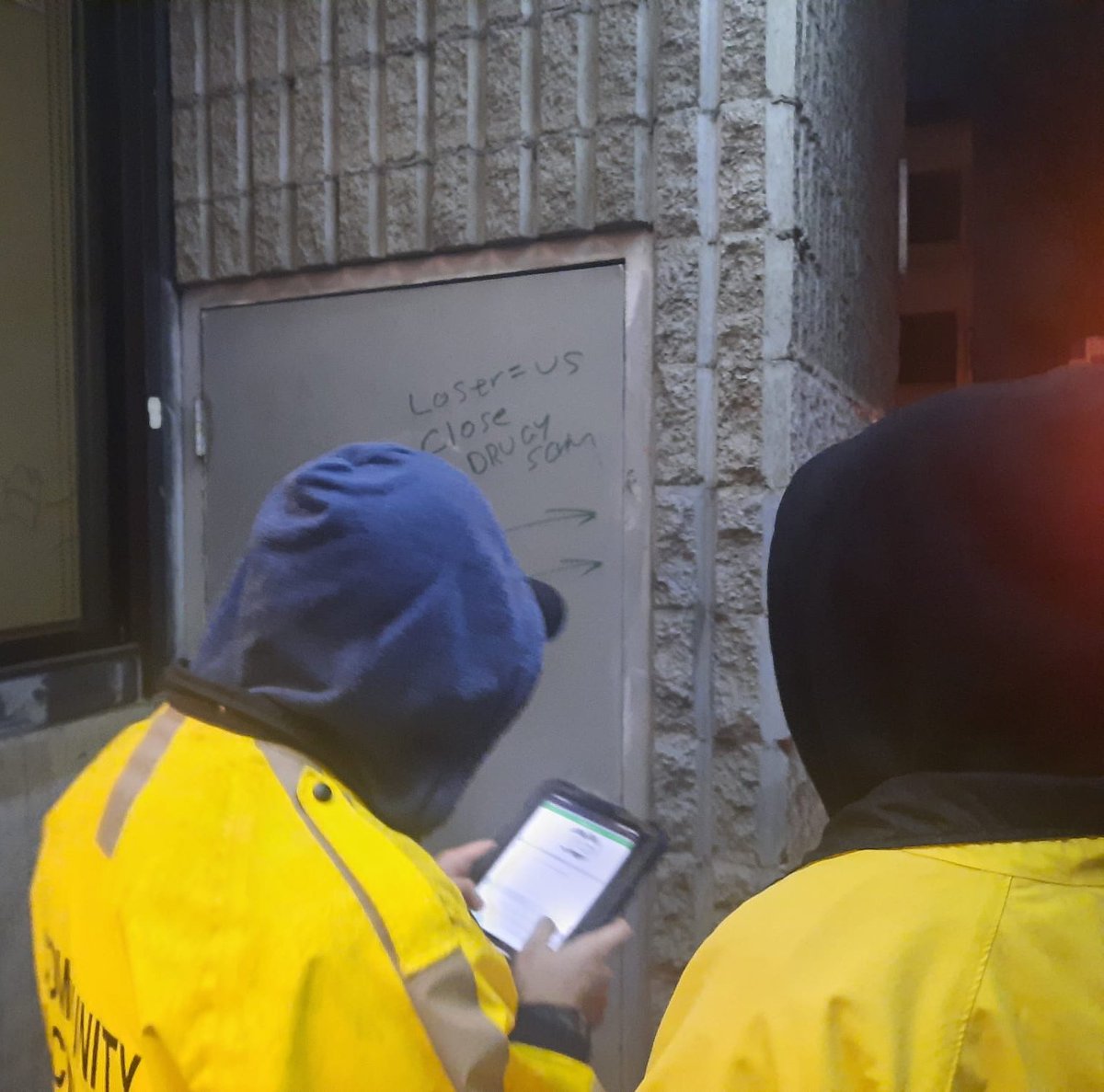 CollingwoodcpcC's tweet photo. @CollingwoodCPC
Feb.19/24.Monday
3/3. Tonight was drizzling/cold & our MtPleasant Satellite Office #NightPatrol #Team
w/ 3 dedicated & focused #volunteers reported issues in
#Vancouver.
#CommunityCPC @ work for our #Partners.
In 2hr, they’ve done a lot.
#WeSayIt #WeDoIt #WeShowIt https://t.co/4XxltHsKB8