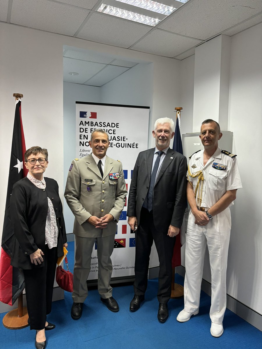 FranceinPNG's tweet image. What an honor to receive Brigadier General Yann Latil, military Commander of the French Armed Forces in #NewCaledonia @FANC_Officiel, in Port Moresby today.

Beautiful #PNGDF's guard of honor to start his three-day visit to Papua New Guinea.